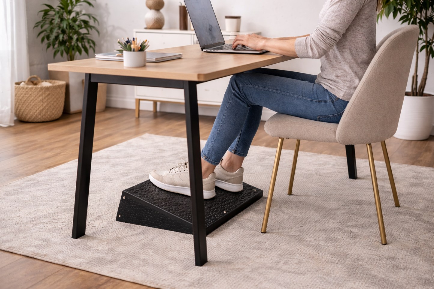 Deskvue Ergonomic Angled Foot Rest | Posture Support Wedge | Anti-Skid Mat | Stretch Wedge